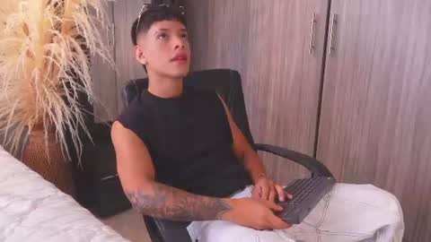 Snapshot of farid_jake_ chatting on 06-20-26, 04:21 farid_jake_ online show from 06-20-26, 04:21