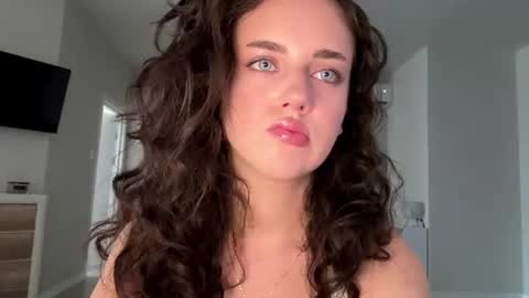 Snapshot of farrahburde chatting on 07-26-26, 01:07 Mia online show from 07-26-26, 01:07