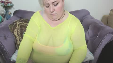 fashiona online show from 12-18-25, 10:10