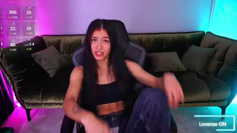 Snapshot of fatalenellie chatting on 11-13-25, 02:54 Nellie online show from 11-13-25, 02:54