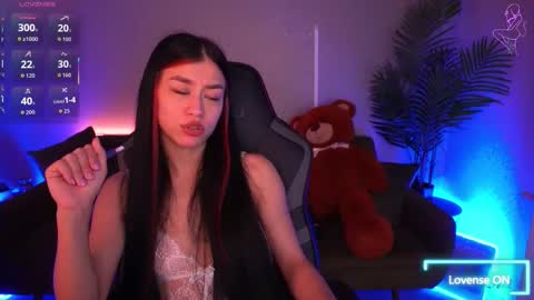 Snapshot of fatalenellie chatting on 12-19-25, 11:12 Nellie online show from 12-19-25, 11:12