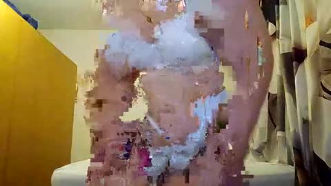 Snapshot of fatasscurvygirl chatting on 10-20-25, 05:52 AyleenV online show from 10-20-25, 05:52