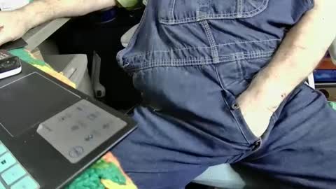 Snapshot of fatfreddythecat chatting on 12-18-24, 01:05 Fred. online show from 12-18-24, 01:05