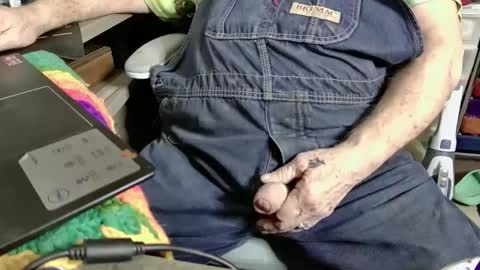Snapshot of fatfreddythecat chatting on 12-23-24, 09:40 Fred. online show from 12-23-24, 09:40