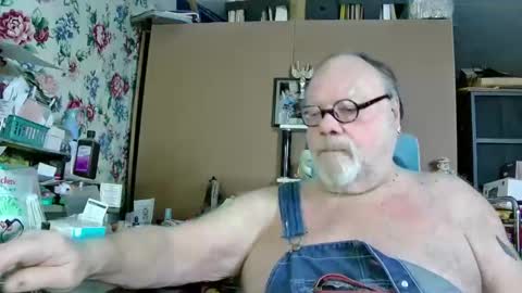 Snapshot of fatfreddythecat chatting on 12-27-24, 04:15 Fred. online show from 12-27-24, 04:15
