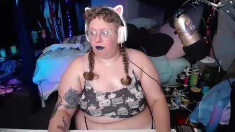 FatVeronica online show from 01-11-25, 04:38