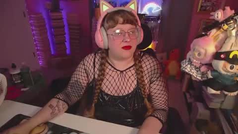Snapshot of fatveronica chatting on 06-18-26, 02:23 FatVeronica online show from 06-18-26, 02:23