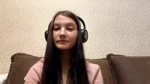 Aurora 18yo online show from 10-27-25, 08:18