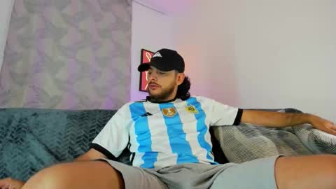 Snapshot of favid95 chatting on 11-09-25, 06:17 favid95 online show from 11-09-25, 06:17