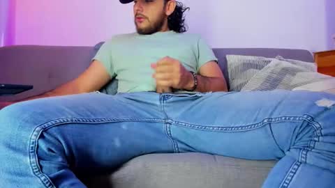 Snapshot of favid95 chatting on 11-28-25, 03:04 favid95 online show from 11-28-25, 03:04