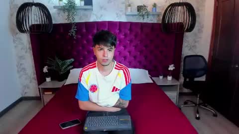 Snapshot of fedeviale chatting on 07-04-26, 04:07 Fede online show from 07-04-26, 04:07