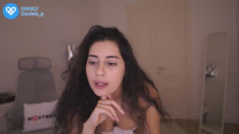 Snapshot of feel_our_vibe chatting on 12-10-24, 05:33 Daniela online show from 12-10-24, 05:33