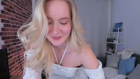 Snapshot of feel_our_vibe chatting on 02-02-25, 04:43 Daniela online show from 02-02-25, 04:43