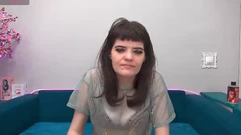 Laura online show from 06-25-26, 04:56