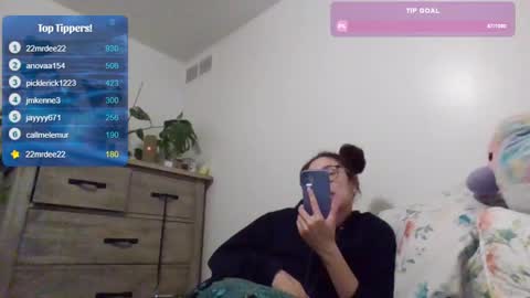 Soley online show from 02-09-25, 01:55