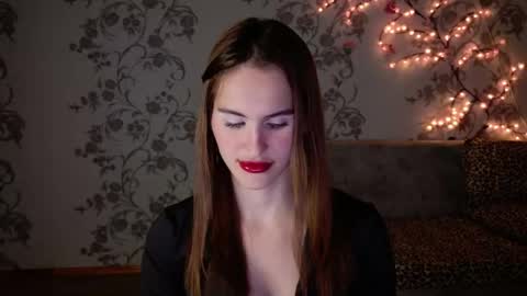 Snapshot of felicia_lav chatting on 05-31-26, 06:20 Frida online show from 05-31-26, 06:20