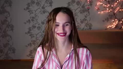 Snapshot of felicia_lav chatting on 06-28-26, 06:47 Frida online show from 06-28-26, 06:47
