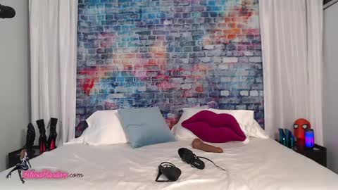 Felicia Hardon online show from 05-06-26, 09:20