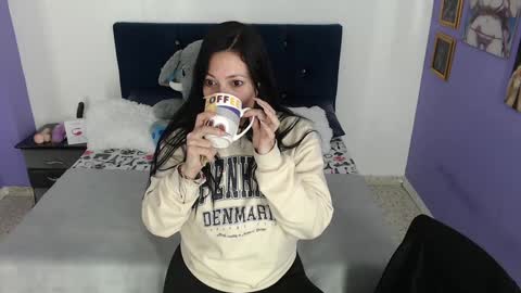 Snapshot of felinagrrr chatting on 01-06-25, 04:02 felina online show from 01-06-25, 04:02