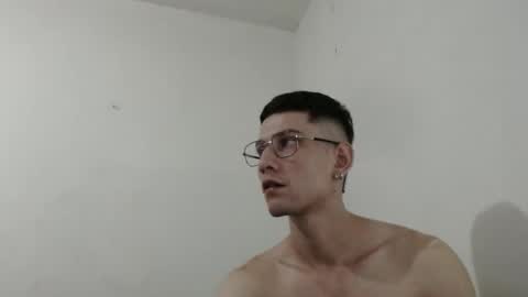 Snapshot of felipe227 chatting on 10-29-25, 10:55 jhonatan felipe online show from 10-29-25, 10:55