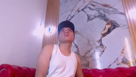 Snapshot of felipe_rey chatting on 05-27-26, 08:06 Felipe online show from 05-27-26, 08:06