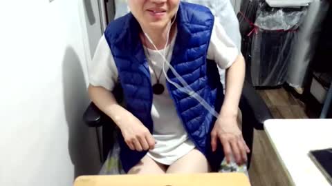 Snapshot of felixlau chatting on 12-20-25, 04:36 felixlau online show from 12-20-25, 04:36