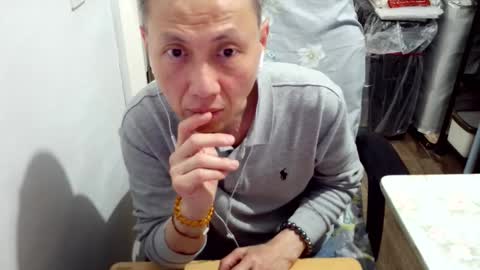 Snapshot of felixlau chatting on 12-21-25, 10:55 felixlau online show from 12-21-25, 10:55