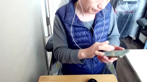 Snapshot of felixlau chatting on 01-09-26, 06:05 felixlau online show from 01-09-26, 06:05