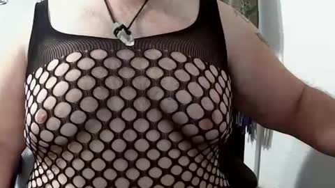 Snapshot of fellowshipmyass chatting on 11-17-25, 04:57 fellowshipmyass online show from 11-17-25, 04:57