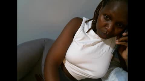 Snapshot of femaqueen chatting on 10-05-25, 08:40 Navil online show from 10-05-25, 08:40