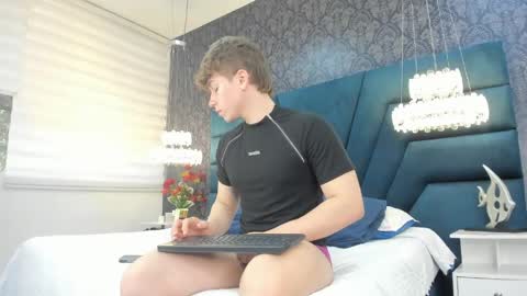 Femboy Max online show from 05-04-26, 11:28