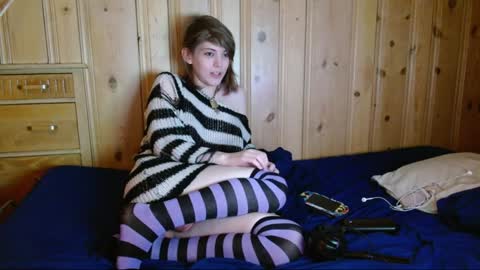 Snapshot of femboyflowers chatting on 02-07-25, 02:47 femboyflowers online show from 02-07-25, 02:47