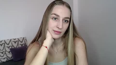 Snapshot of femkedejager chatting on 02-10-26, 02:10 Femke online show from 02-10-26, 02:10