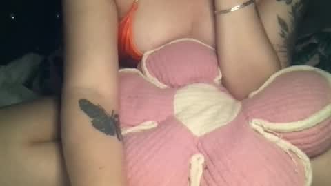 Snapshot of femmefatalebabe chatting on 10-31-25, 05:41 online show from 10-31-25, 05:41