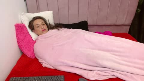 Snapshot of fenix_11_ chatting on 12-31-24, 10:58 Alejandra online show from 12-31-24, 10:58