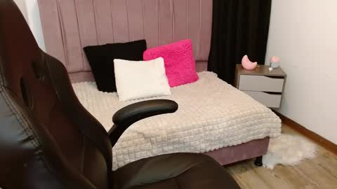 Snapshot of fenix_11_ chatting on 03-05-25, 05:40 Alejandra online show from 03-05-25, 05:40