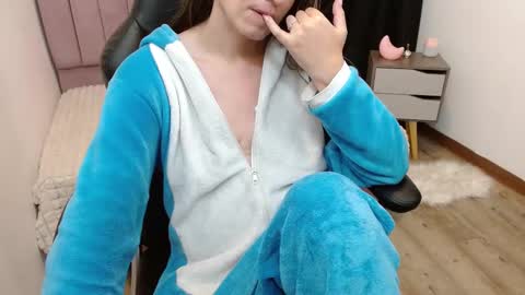 Snapshot of fenix_11_ chatting on 03-07-25, 08:45 Alejandra online show from 03-07-25, 08:45