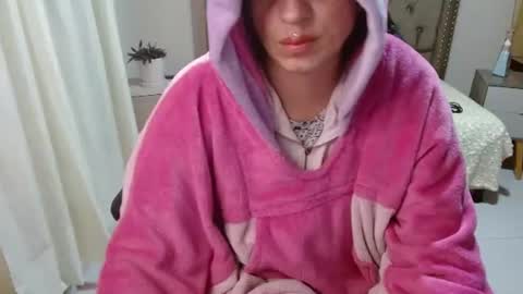 Snapshot of fenix_11_ chatting on 07-10-26, 05:12 Alejandra online show from 07-10-26, 05:12