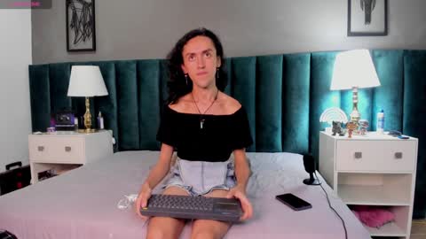 Snapshot of fenix_karoll chatting on 01-04-25, 04:11 Karol online show from 01-04-25, 04:11