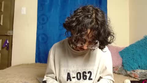 Snapshot of fenixmfx chatting on 10-21-25, 11:44 Fenix online show from 10-21-25, 11:44