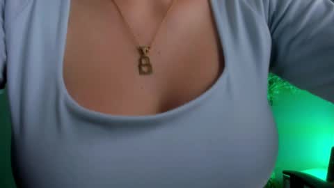 Snapshot of fernandadiaz05 chatting on 01-11-25, 10:07 Fernanda Diaz online show from 01-11-25, 10:07