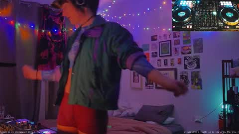 Snapshot of fernydew chatting on 09-19-25, 12:06 Fern next stream 430pm Monday PST online show from 09-19-25, 12:06