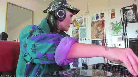Snapshot of fernydew chatting on 07-13-26, 02:47 Fern next stream 430pm Monday PST online show from 07-13-26, 02:47
