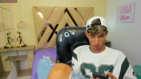 Snapshot of ferphoenix_ chatting on 11-04-25, 04:00 FER PHOENIX online show from 11-04-25, 04:00