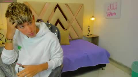 Snapshot of ferphoenix_ chatting on 11-13-25, 03:27 FER PHOENIX online show from 11-13-25, 03:27