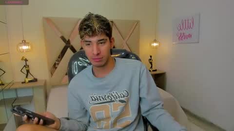 Snapshot of ferphoenix_ chatting on 11-19-25, 03:17 FER PHOENIX online show from 11-19-25, 03:17