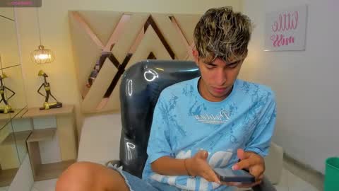 Snapshot of ferphoenix_ chatting on 11-20-25, 03:18 FER PHOENIX online show from 11-20-25, 03:18