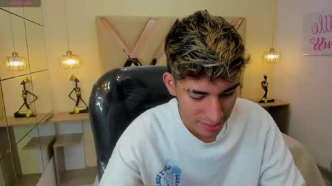 Snapshot of ferphoenix_ chatting on 11-27-25, 03:41 FER PHOENIX online show from 11-27-25, 03:41