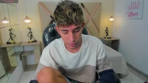 Snapshot of ferphoenix_ chatting on 12-03-25, 03:36 FER PHOENIX online show from 12-03-25, 03:36