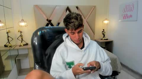 Snapshot of ferphoenix_ chatting on 12-22-25, 03:36 FER PHOENIX online show from 12-22-25, 03:36